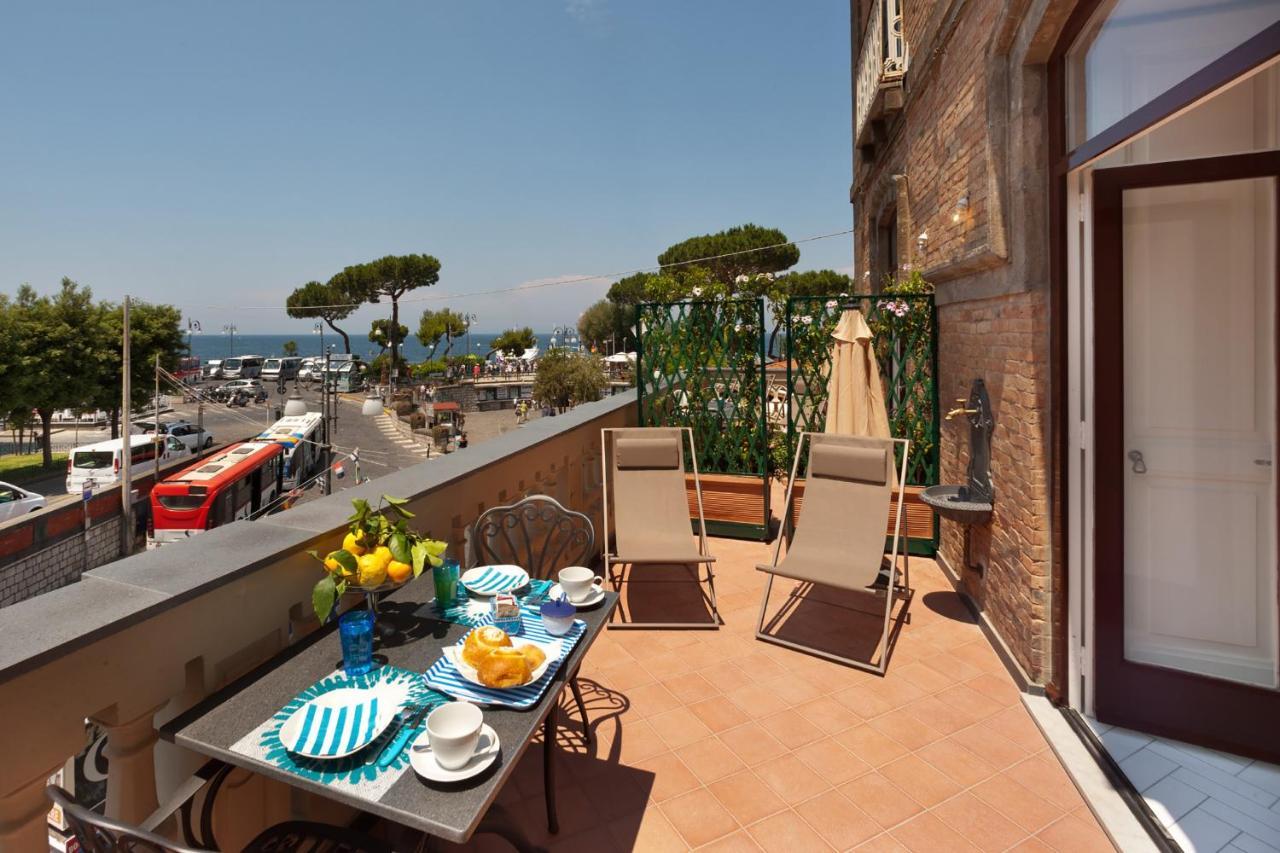 Amore Rentals - La Terrazza Sul Porto Sorrento Buitenkant foto